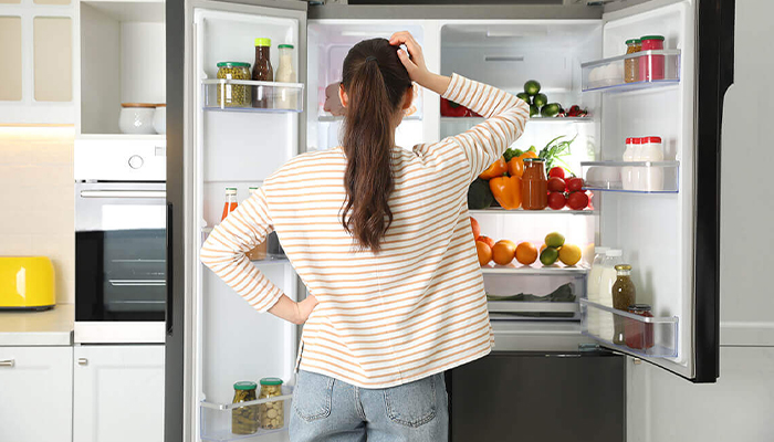 Quên đóng cửa tủ lạnh tốn bao nhiêu điện